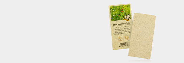 Teaserbild mit zwei Graspapier-Etiketten auf hellgrauem Hintergrund
